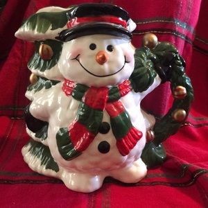 Bazaars Snowman Pitcher